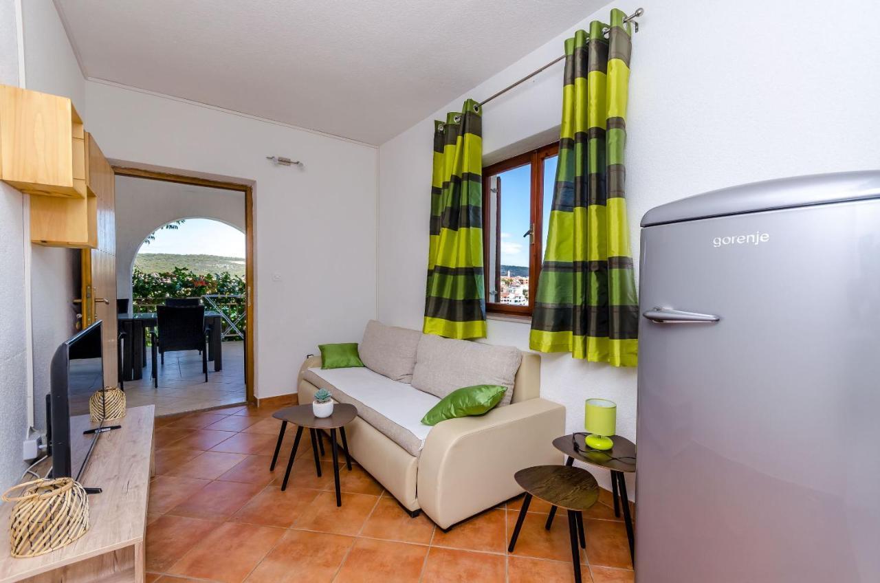 Apartment Piveta โตรกีร์ ภายนอก รูปภาพ