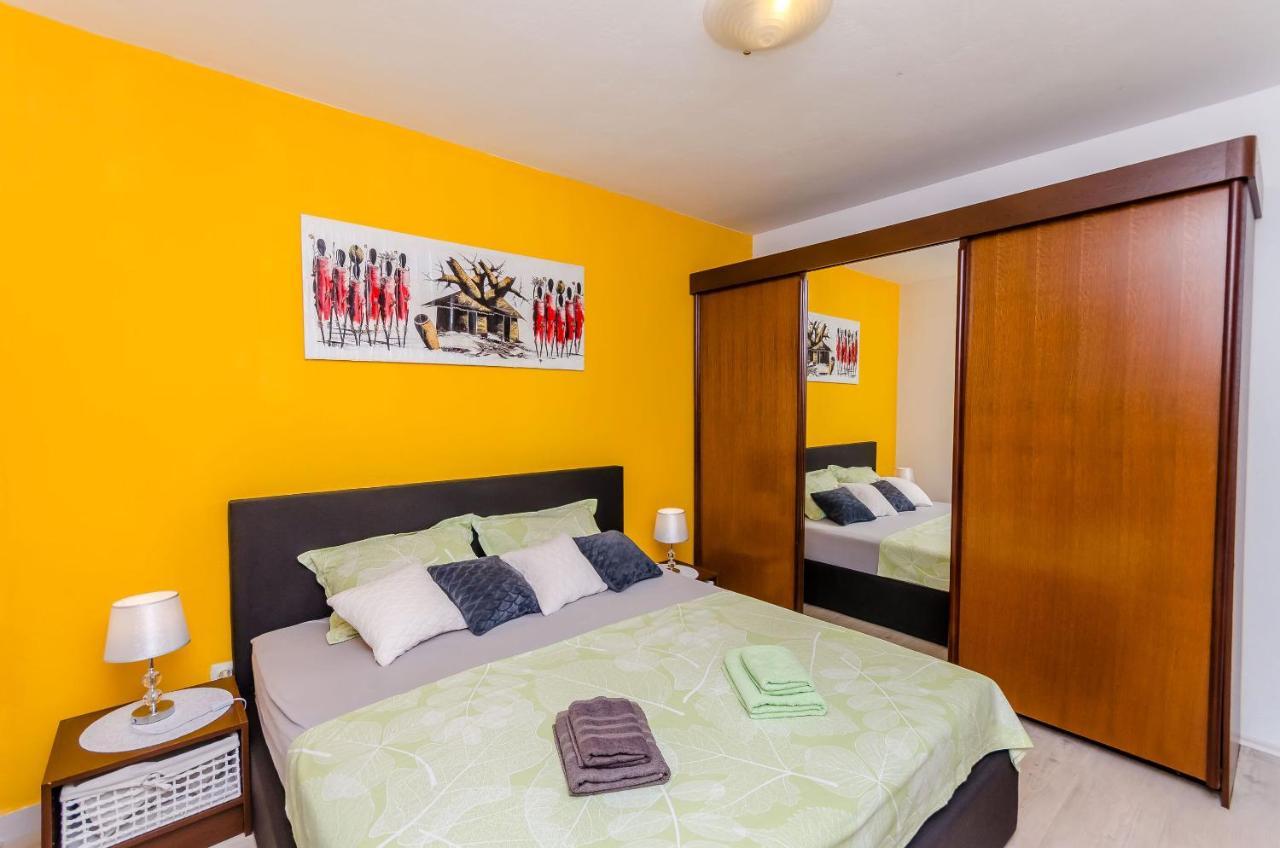 Apartment Piveta โตรกีร์ ภายนอก รูปภาพ