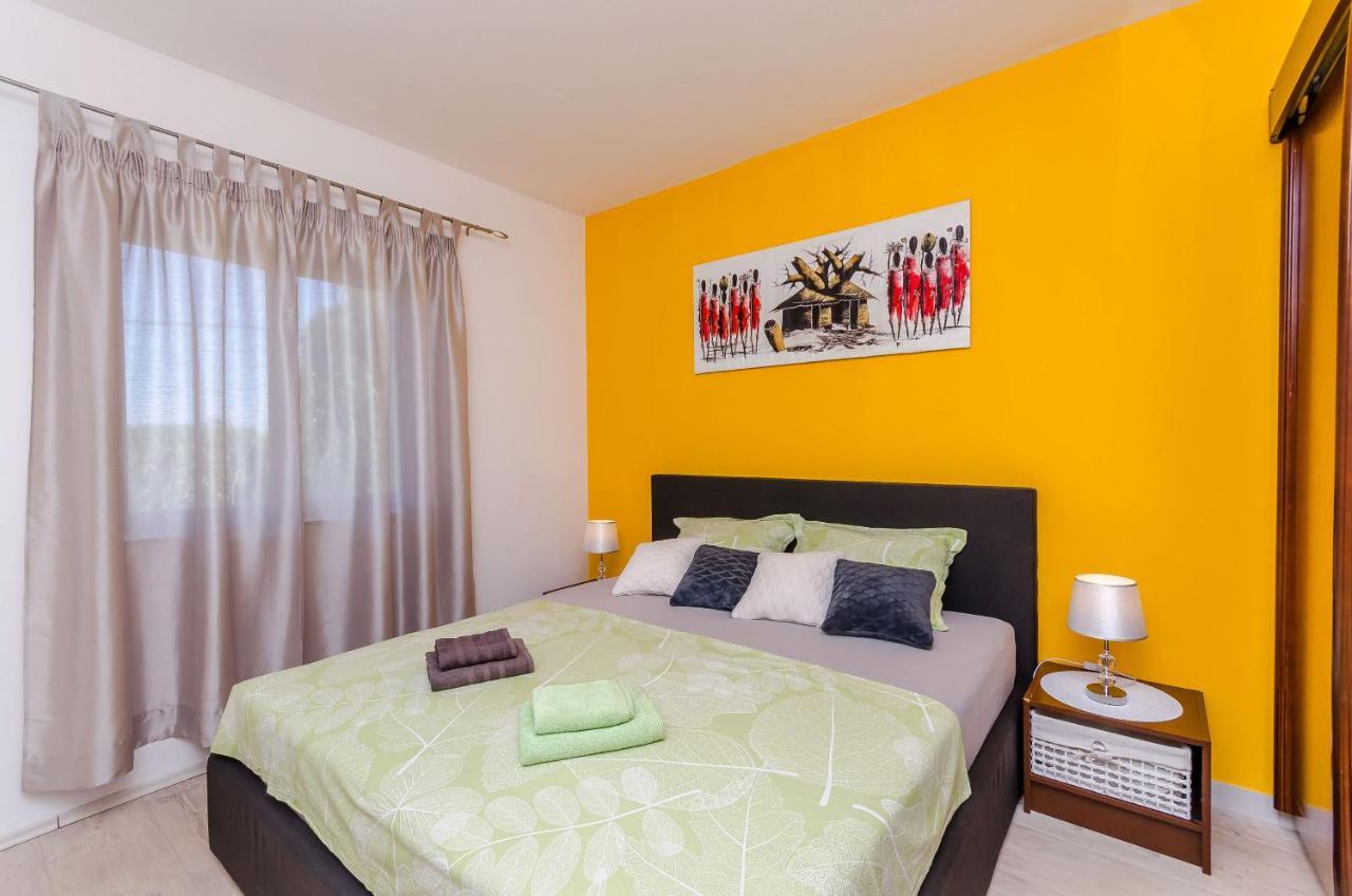 Apartment Piveta โตรกีร์ ภายนอก รูปภาพ