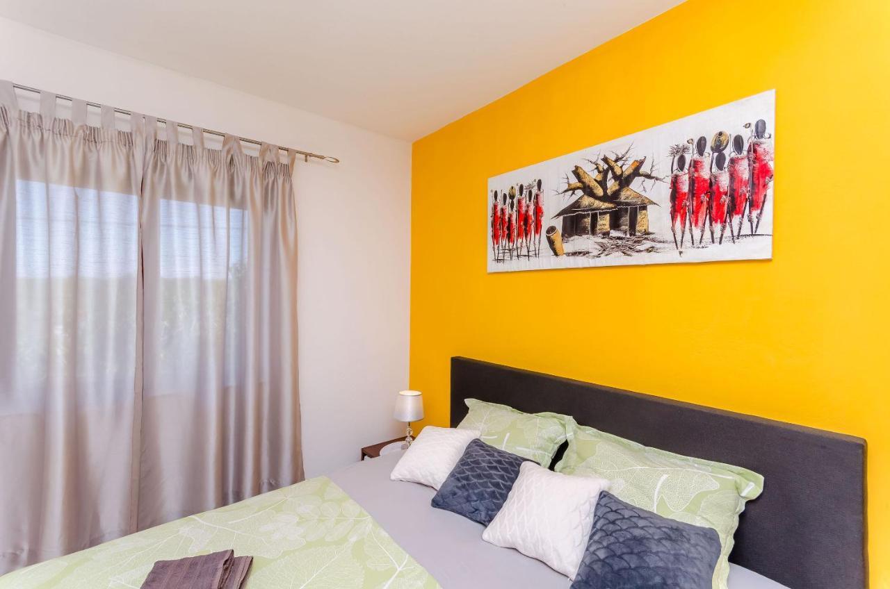 Apartment Piveta โตรกีร์ ภายนอก รูปภาพ