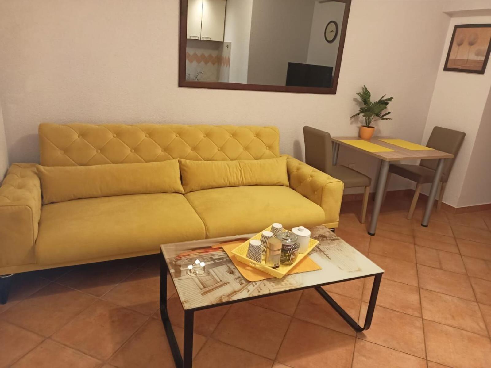 Apartment Piveta โตรกีร์ ภายนอก รูปภาพ