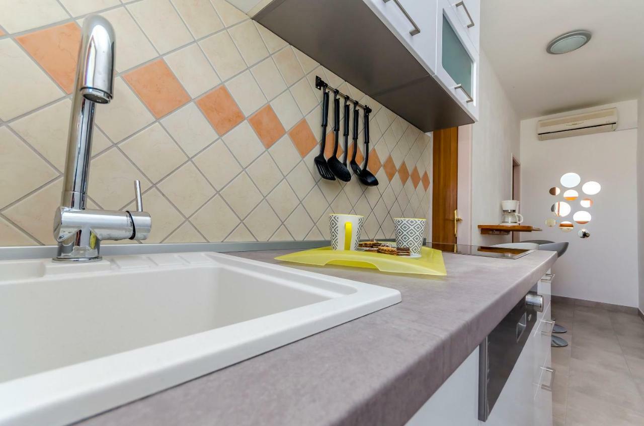 Apartment Piveta โตรกีร์ ภายนอก รูปภาพ