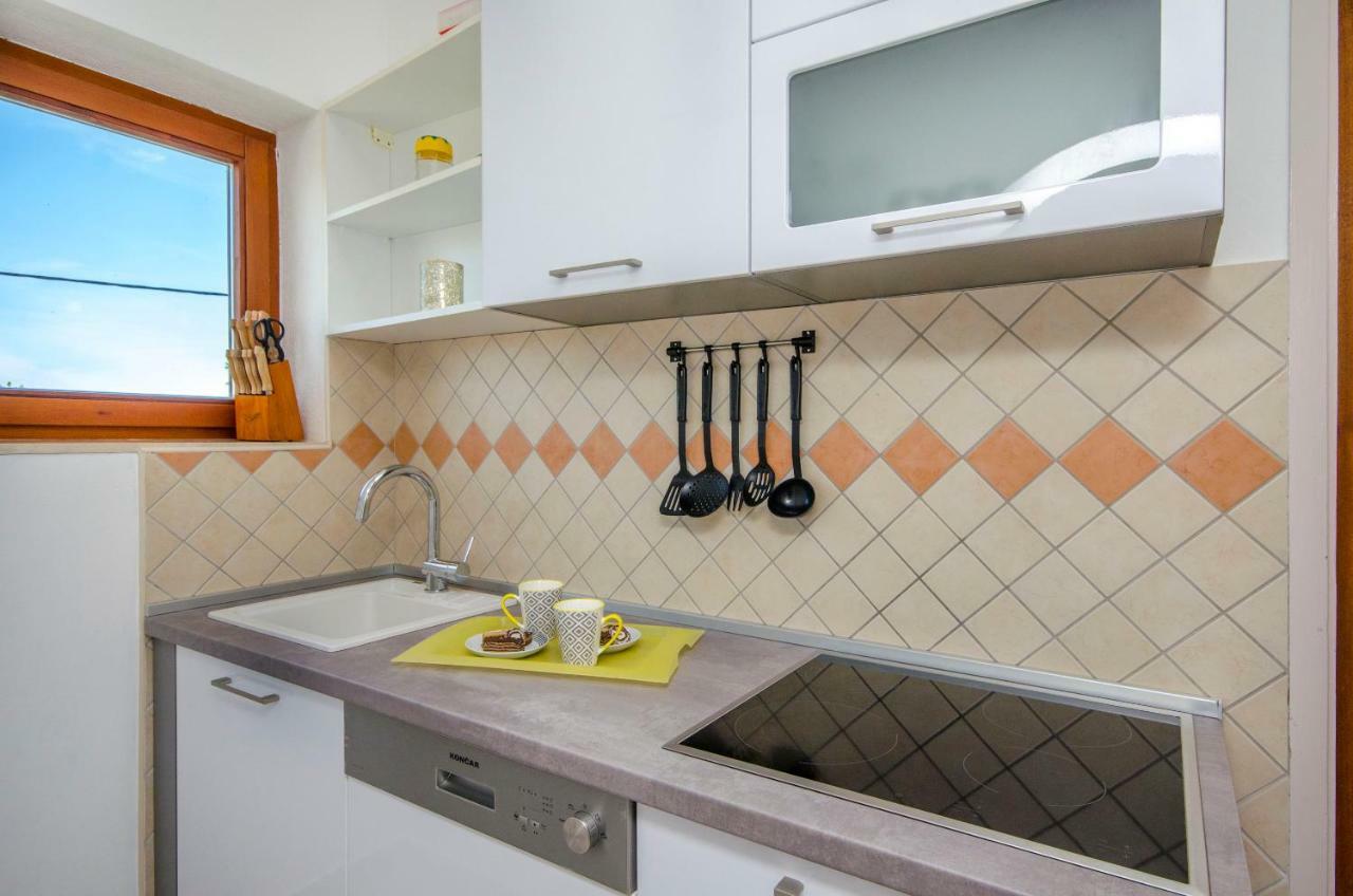 Apartment Piveta โตรกีร์ ภายนอก รูปภาพ